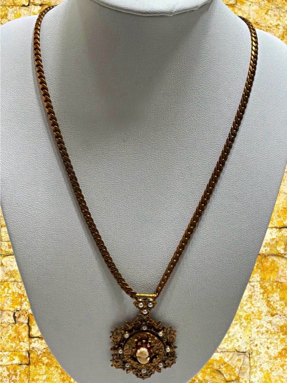 Vintage 1940s-1950s Gold Tone Filigree Cameo Pendant Necklace Victorian Revival